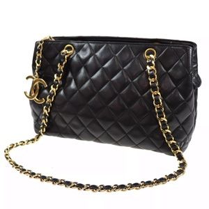 Chanel in Quilted Lambskin Leather w/ CC logo